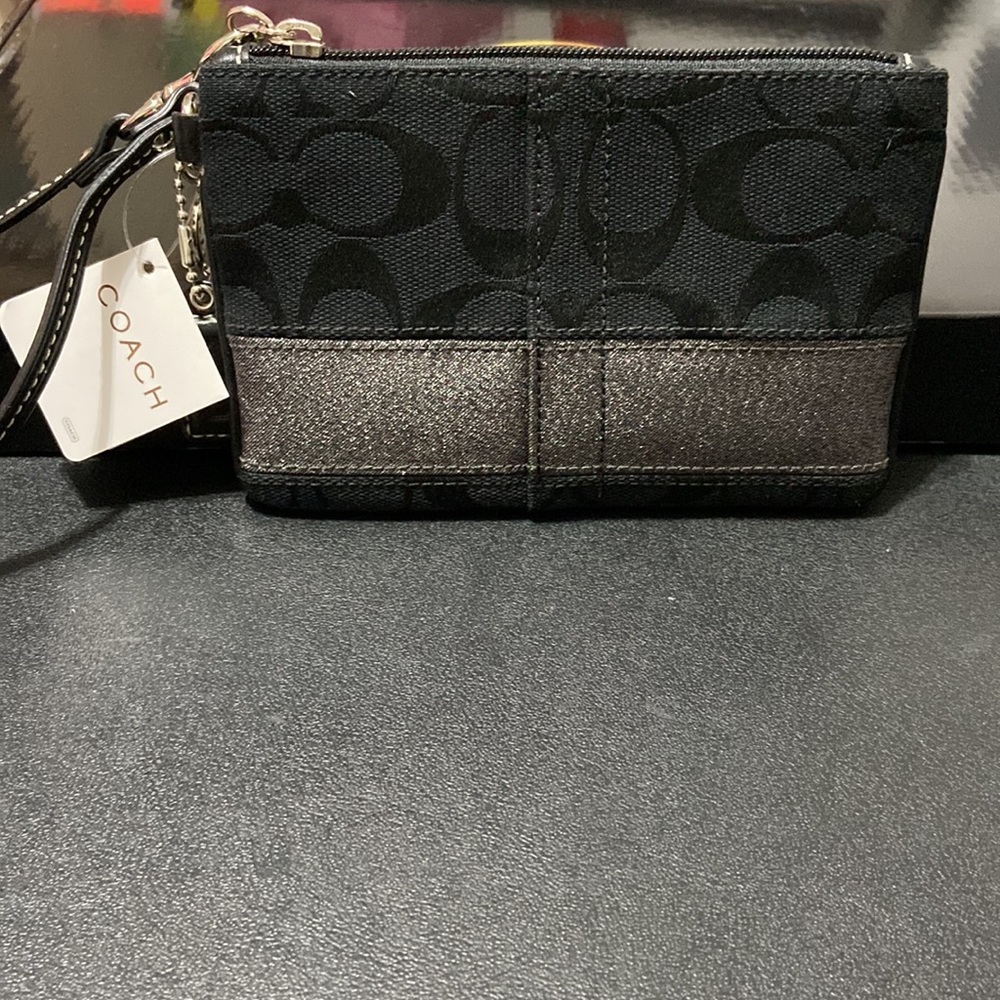 Coach wristlet - Picture 2 of 7
